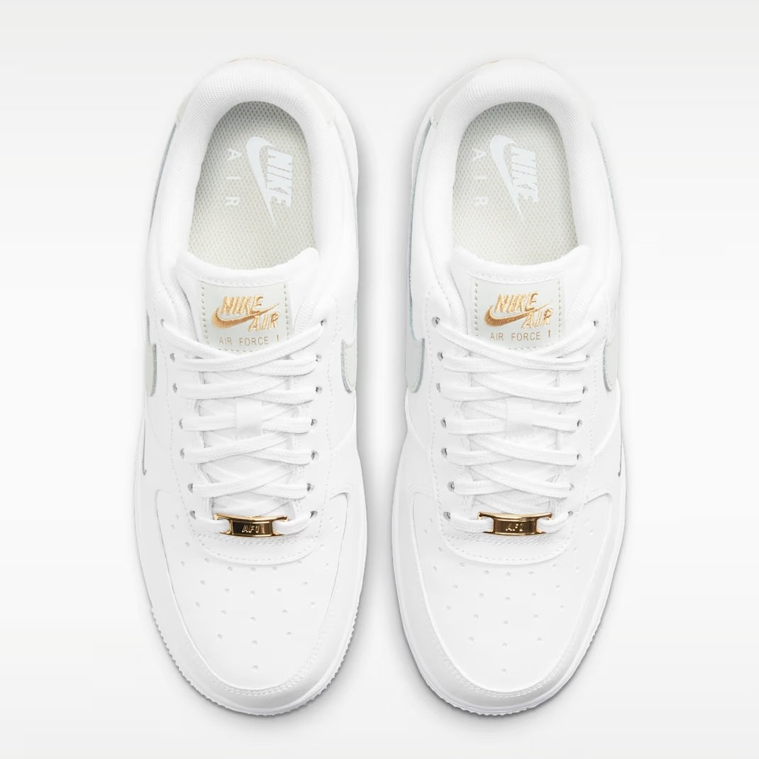 Air Force 1 '07 Essential Weiß/Hellsilber