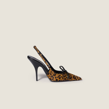 Slingback-Pumps aus geprägtem Leder mit Schleife in Honig