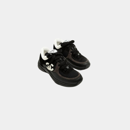 Sneaker aus Netz-Wildleder in Schwarz/Weiß