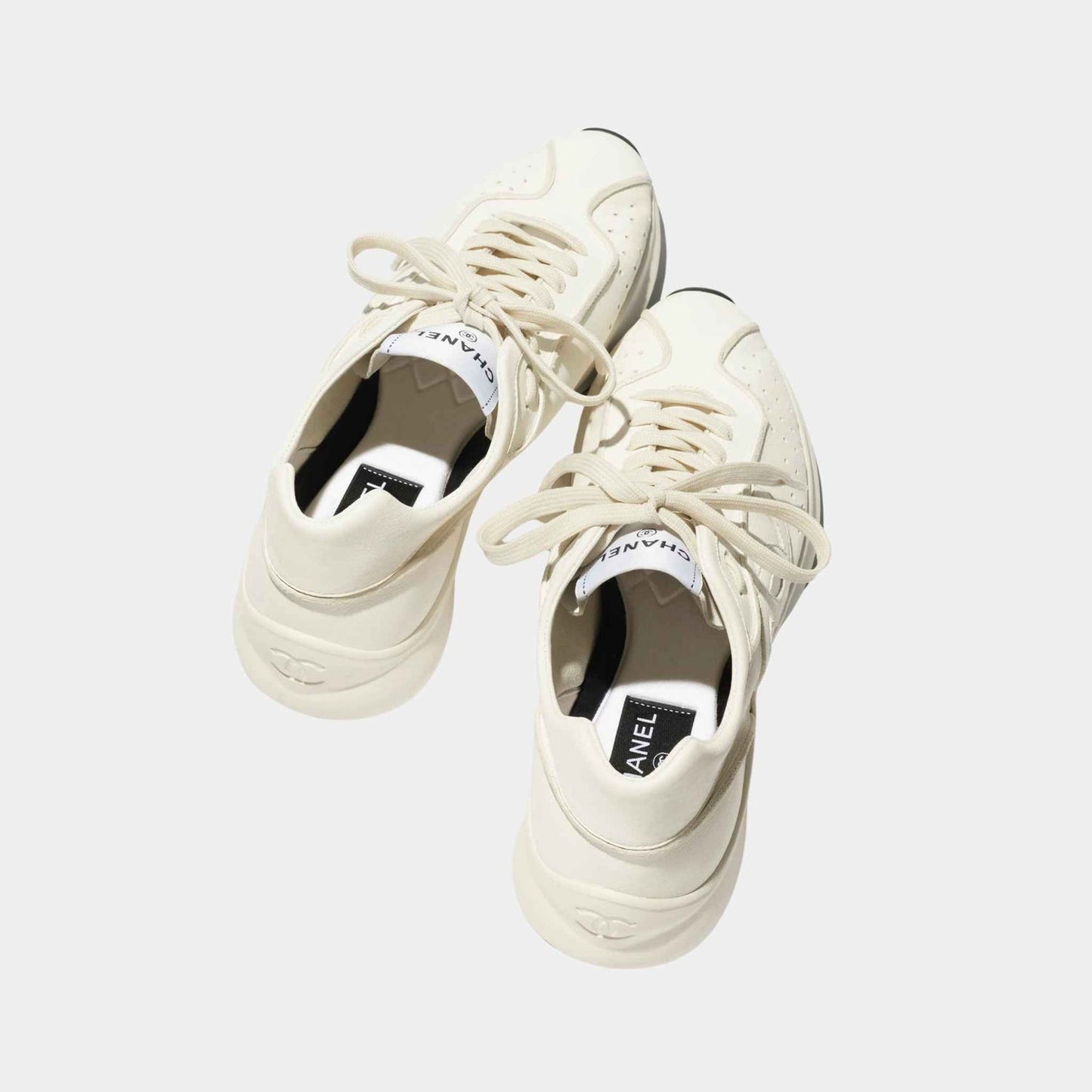 Sneaker aus weißem Leder