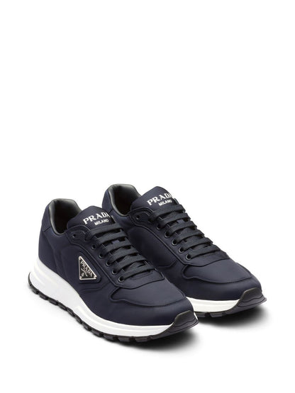 Low sneakers with blue logo print