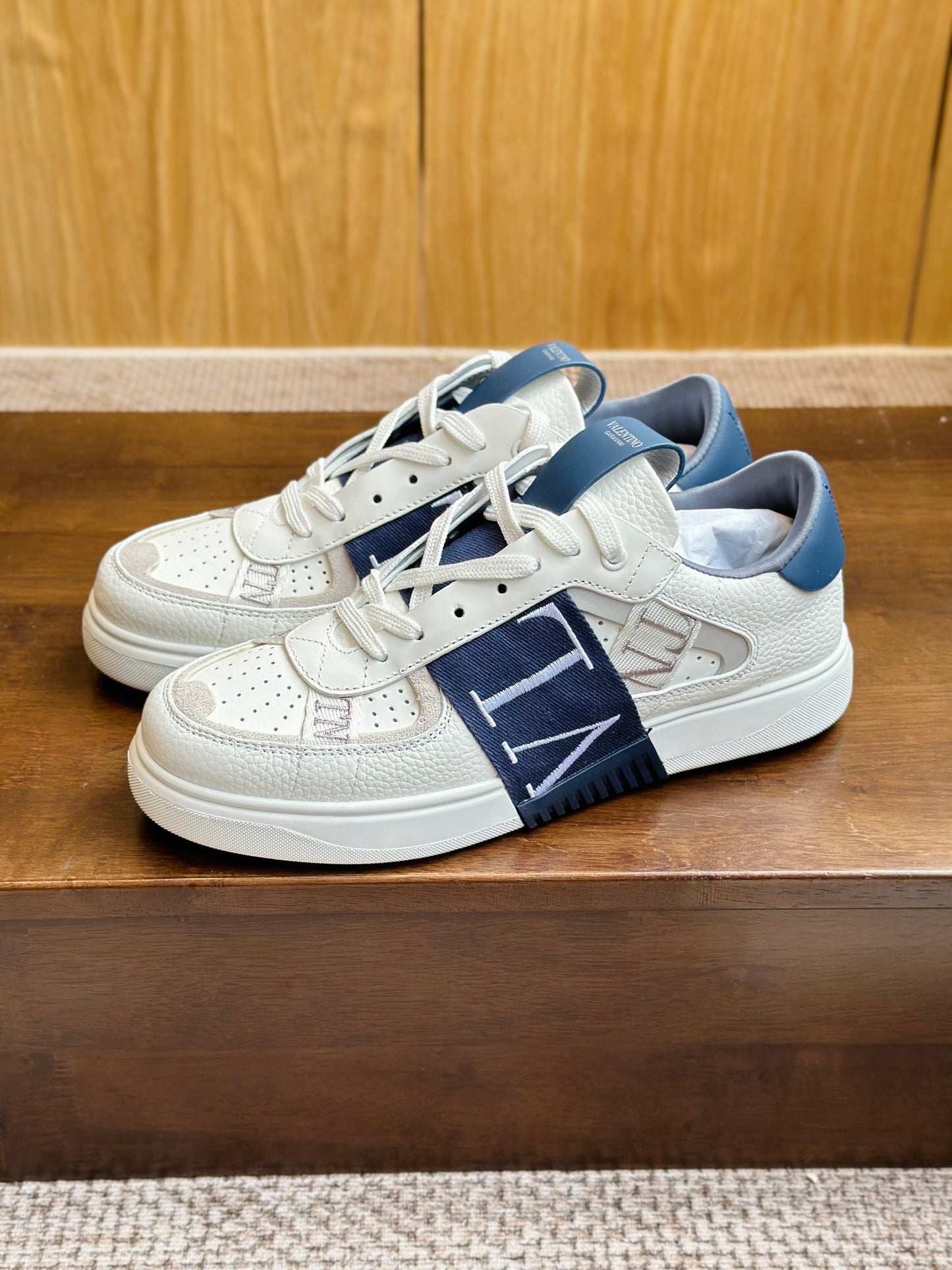 VL7N Sneakers aus Leder Weiß/Blau