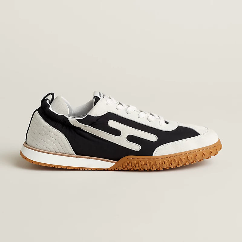 Jet Sneakers Black / White