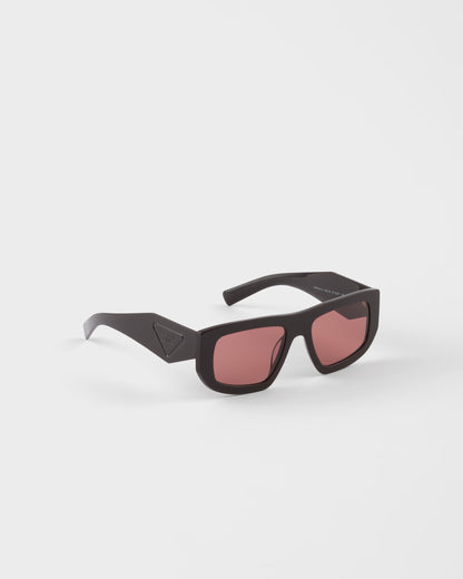 Sonnenbrille mit Dreieckslogo und zigarrenfarbenen Gläsern