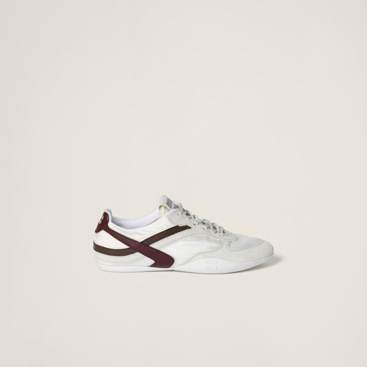 Gymnasium sneakers made of technical fabric and suede in white/amaranth