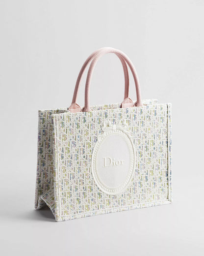 Mittelgroße Dior Book Tote mit Riemen Oblique Pastel Stickerei