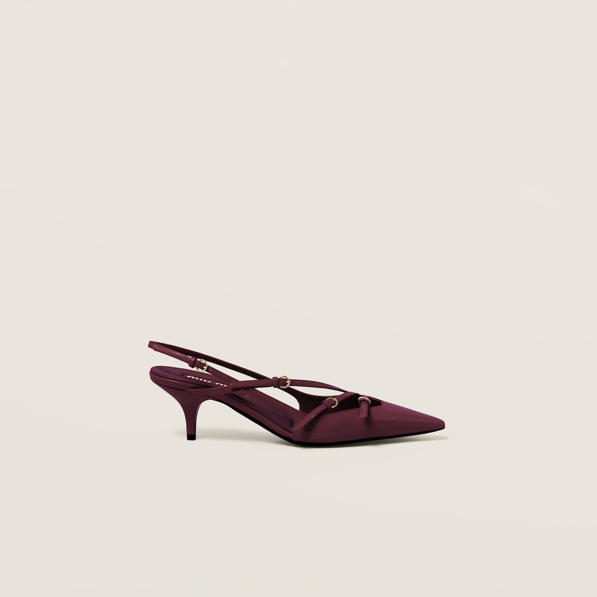 Slingback-Pumps aus Lackleder mit Schnallen in Bordeaux