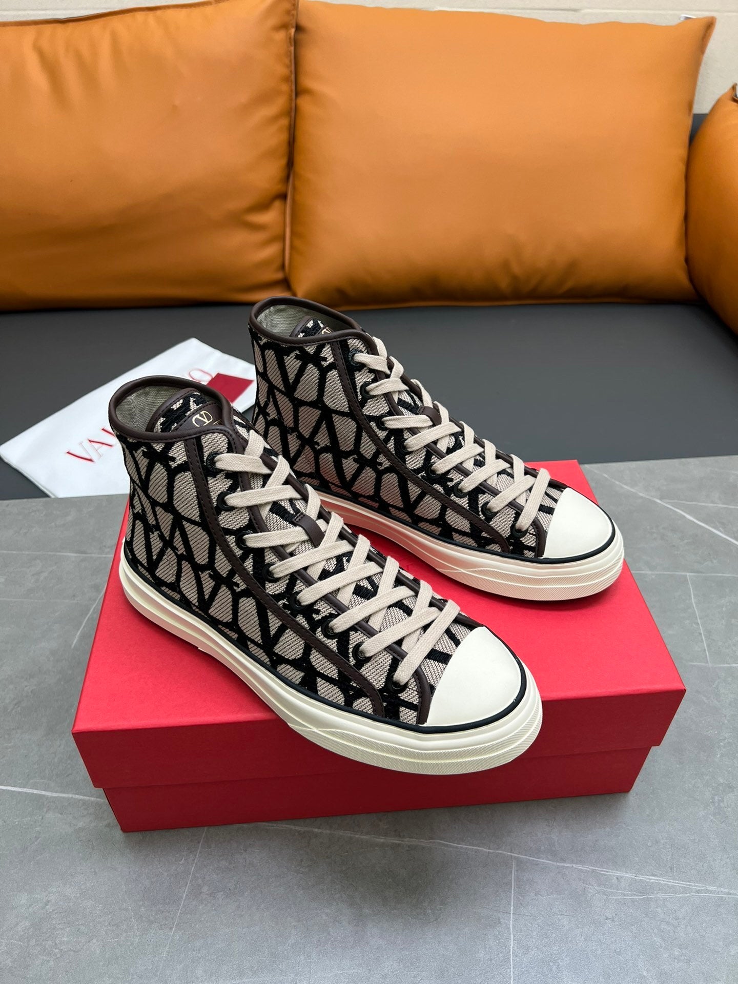Toile Iconographe Totaloop High-Top-Sneakers Beige/Schwarz
