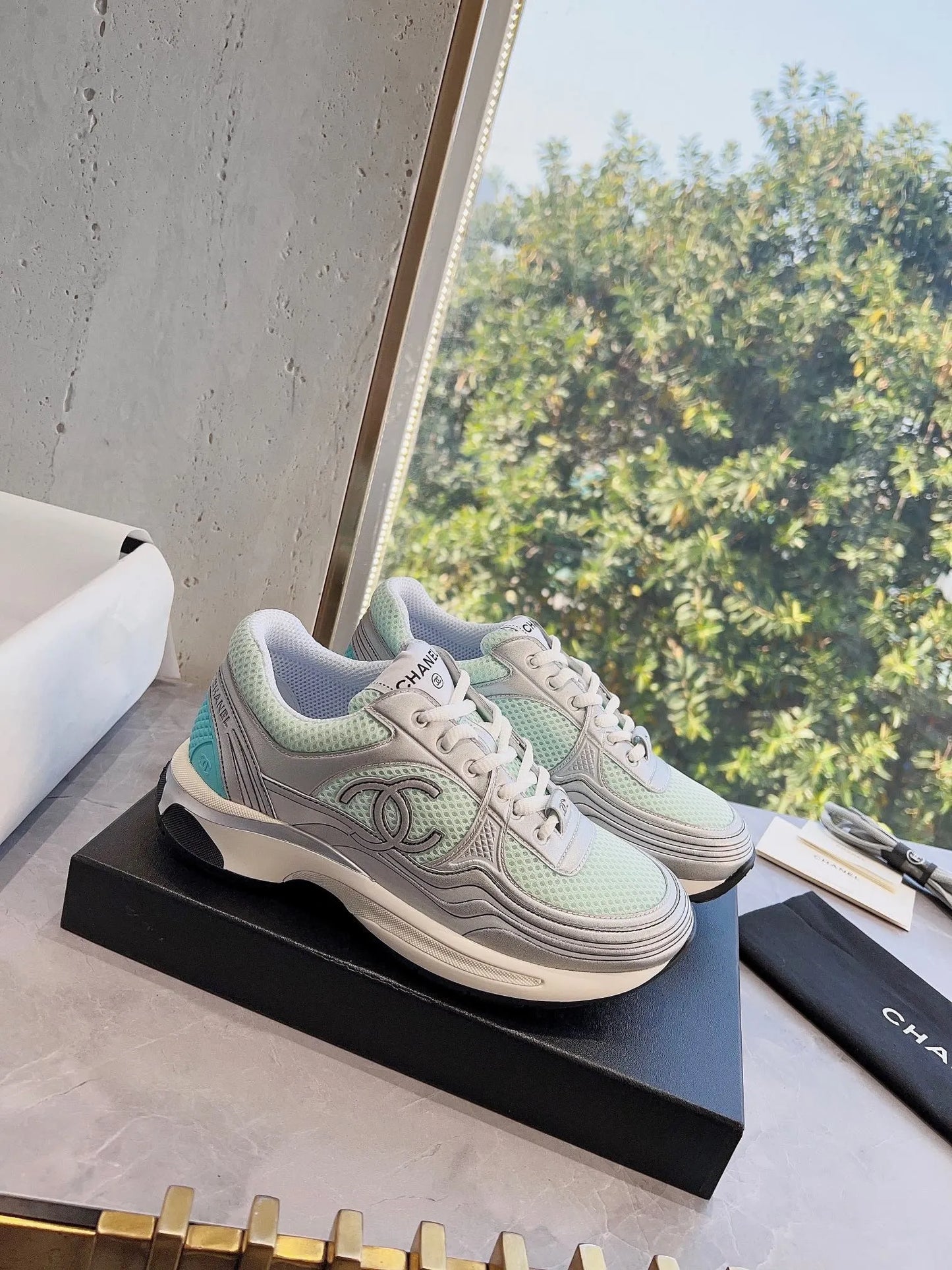 Sneaker aus Netz-Wildleder in Mint