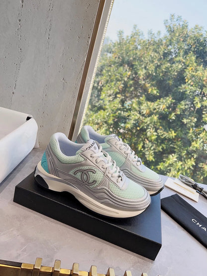Sneaker aus Netz-Wildleder in Mint