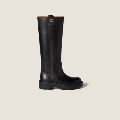 Leather boots in black