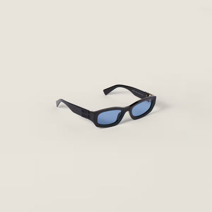 Miu Glimpse Sonnenbrille mit flachem Rahmen in Periwinkle-Farbe
