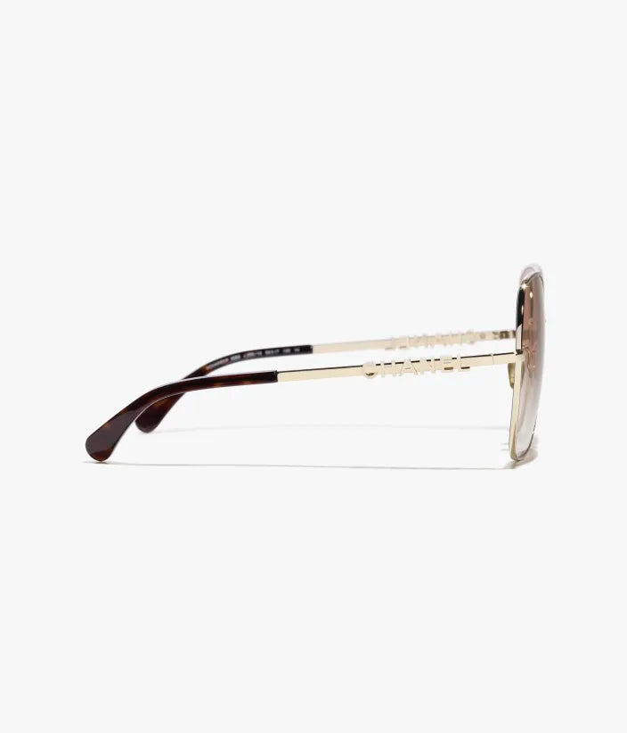 Butterfly-Sonnenbrille mit hellgoldfarbenem Metallgestell und beige verlaufenden Gläsern