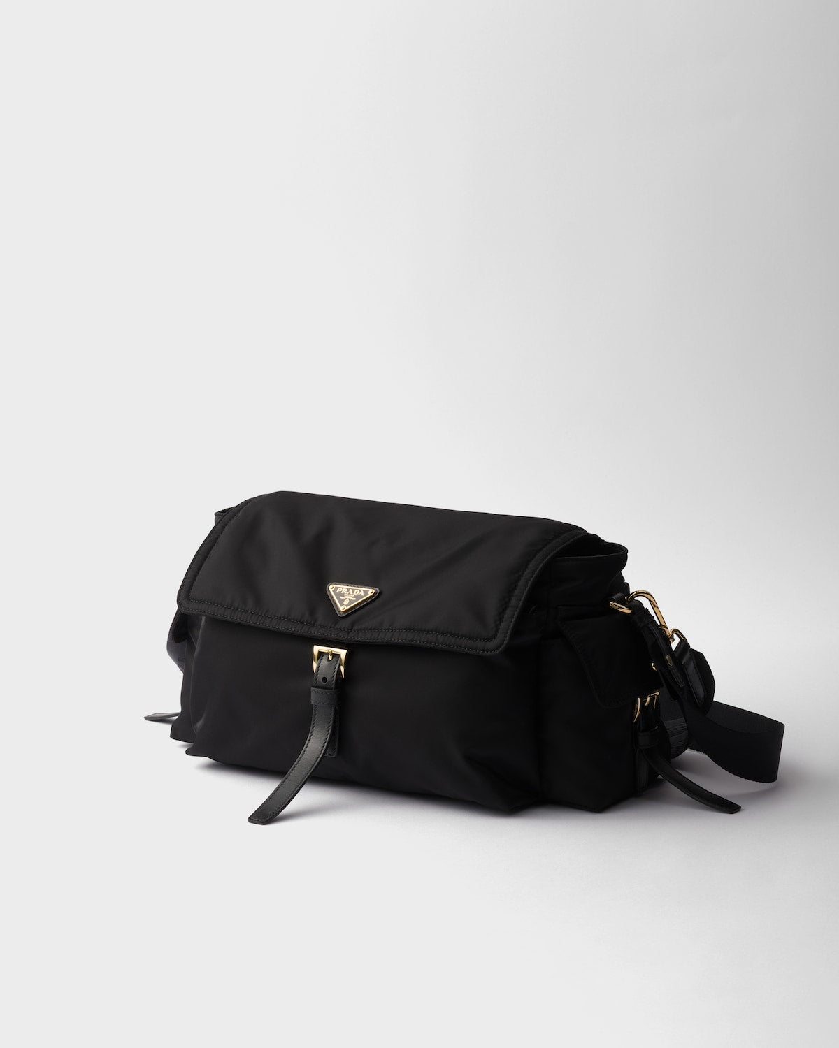Explore Large Tasche aus Re-Nylon mit Überschlag