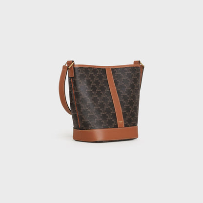 Kleine Bucket Bag aus Triomphe-Canvas und Kalbsleder in Cognac