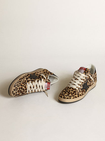 Cavallino-Leder mit Leoprint und schwarzen Details