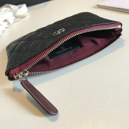Mini-Pochette mit Reißverschluss aus schwarzem gestepptem Caviar-Leder
