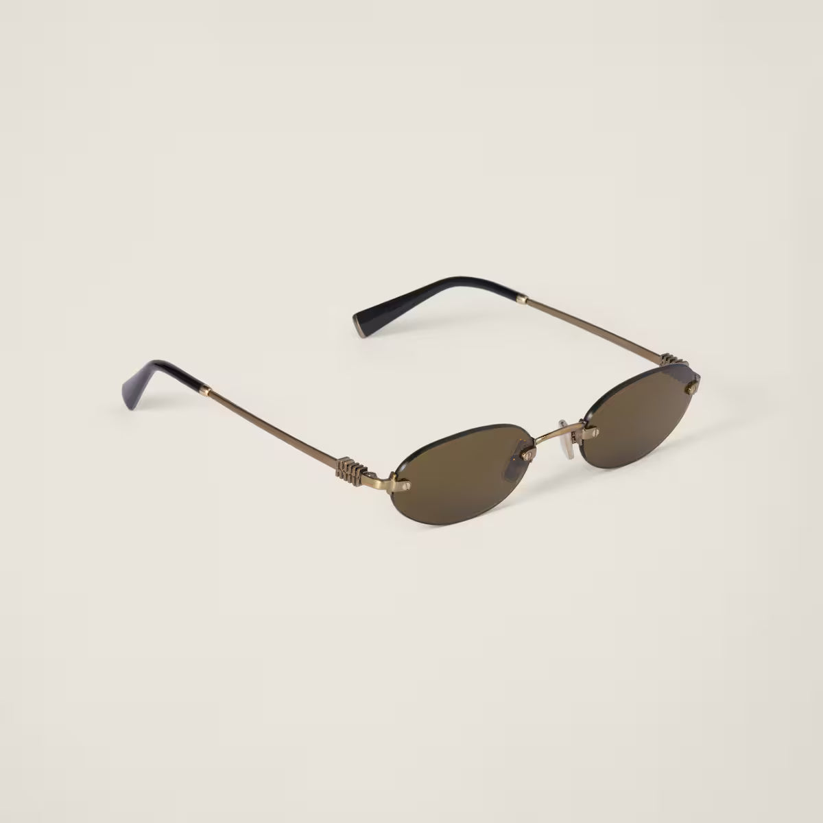 Sunglasses with oval lenses in lodge green