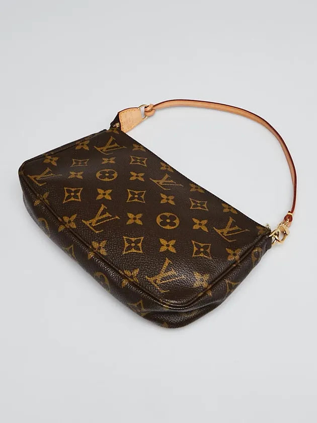Monogram-Clutch aus Canvas