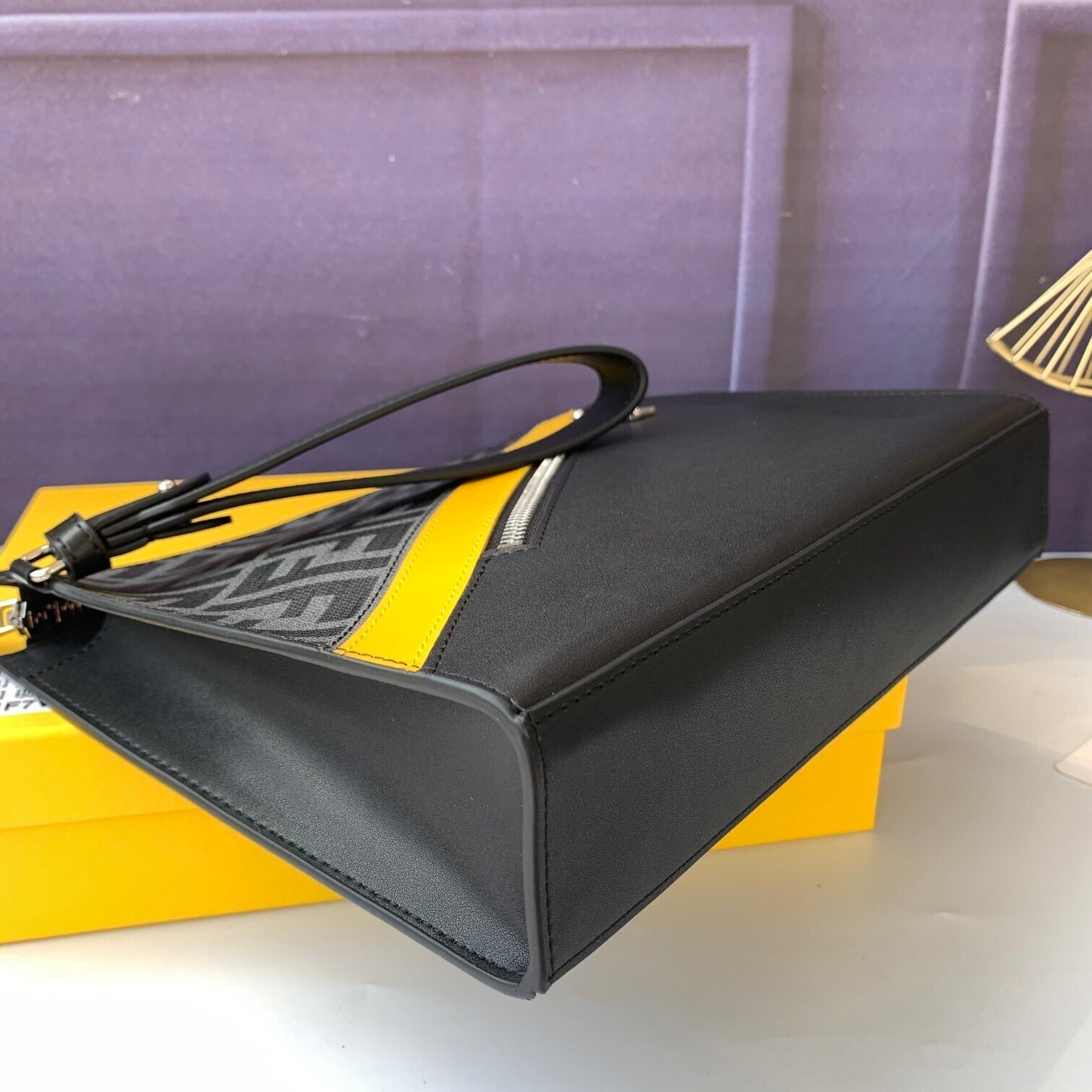 Pouch Bag Clutch Schwarz und Gelb