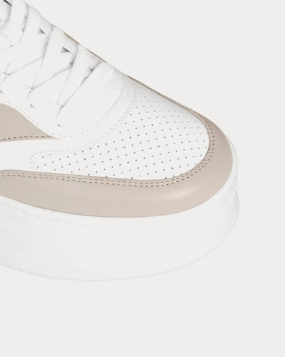 Niedrige Triomphe Sneakers aus Kalbsleder mit Blockabsatz in Grau / Optisch Weiß