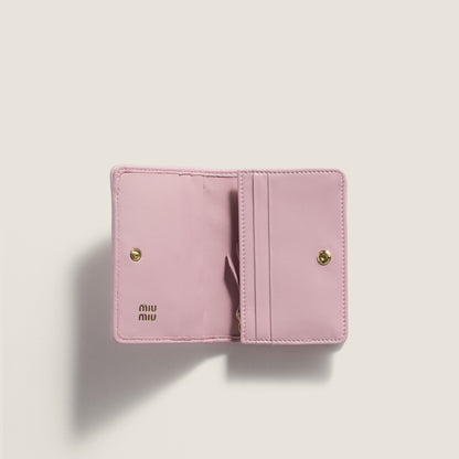 Kleines Portemonnaie aus matelassiertem Nappaleder in Rosa