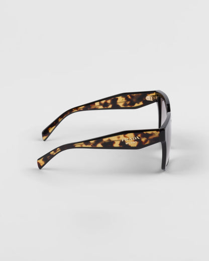Sonnenbrille mit Logo und anthrazitfarbenen Verlaufsgläsern