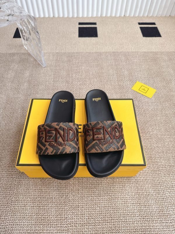 Flache Samt-Sandalen mit gesticktem Sunshine-Logo in Braun