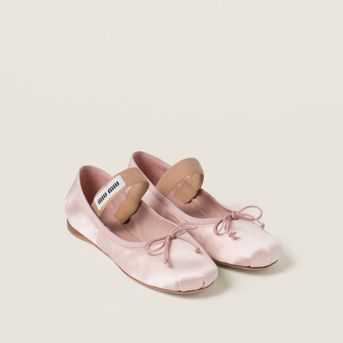 Ballerinas aus orchideafarbenem Satin
