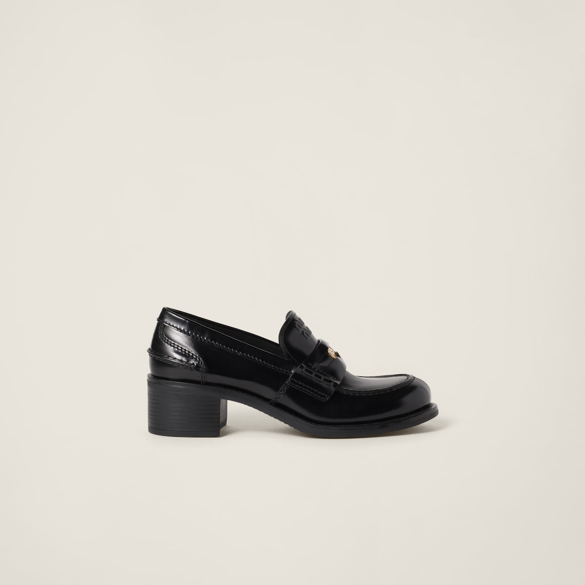 Hohe Loafer aus gebürstetem Leder in Schwarz