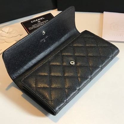 Classic folding wallet made of black quilted leather
