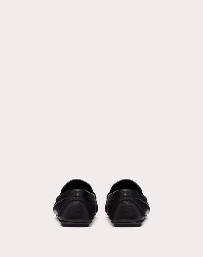 Driver Loafer VLogo Signature aus genarbtem Kalbsleder Schwarz