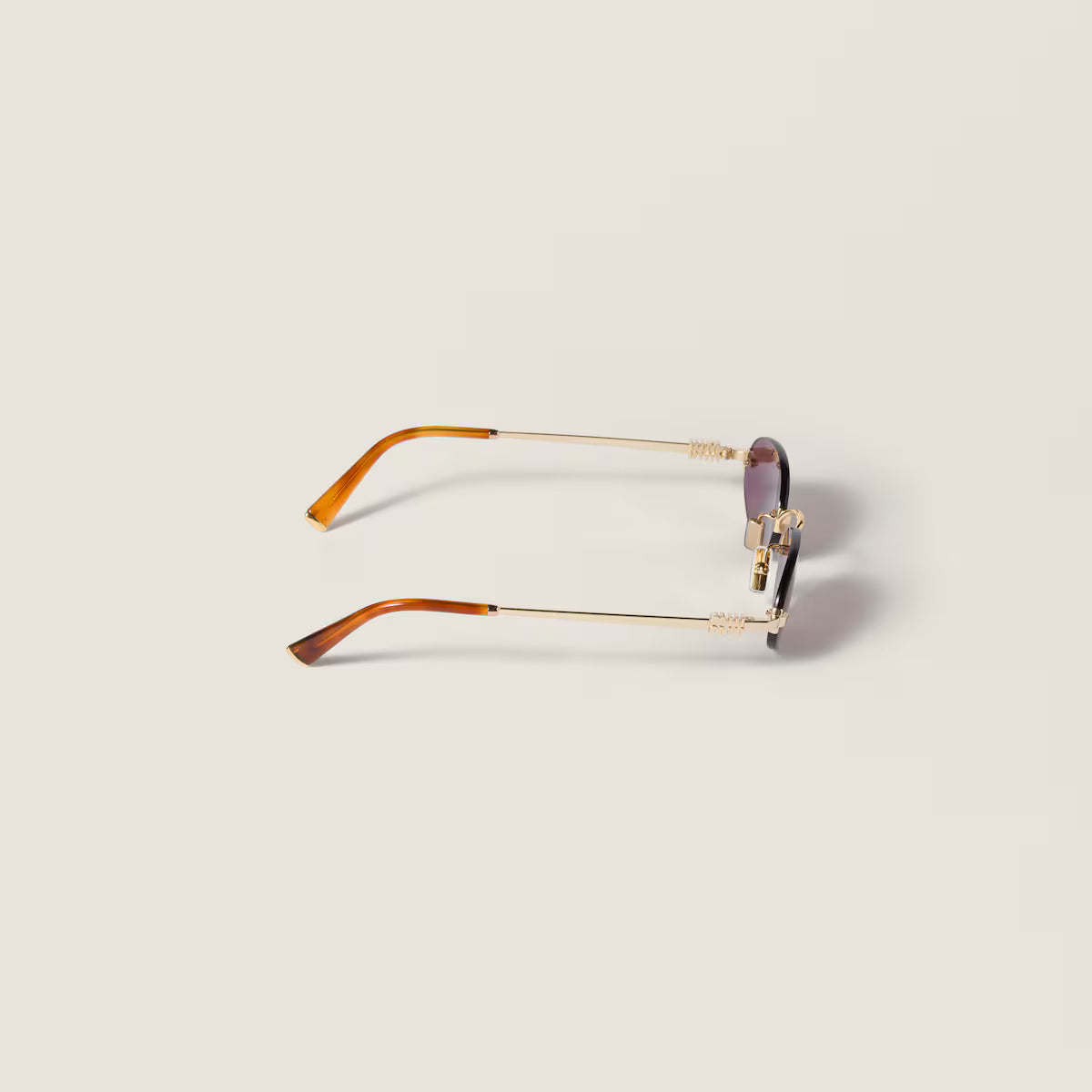 Sonnenbrille mit ovale Gläser Rubin