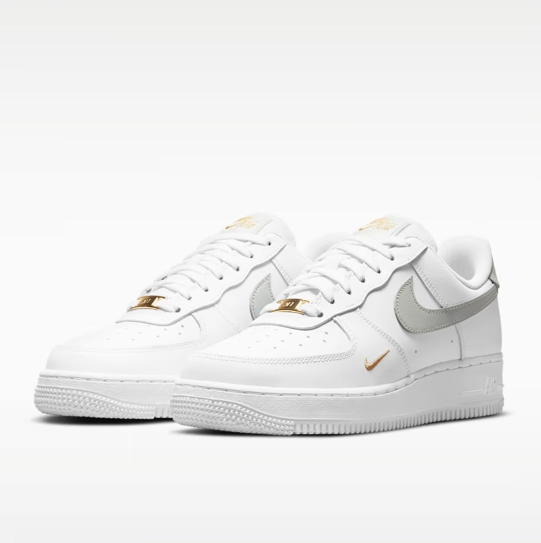 Air Force 1 '07 Essential Weiß/Hellsilber