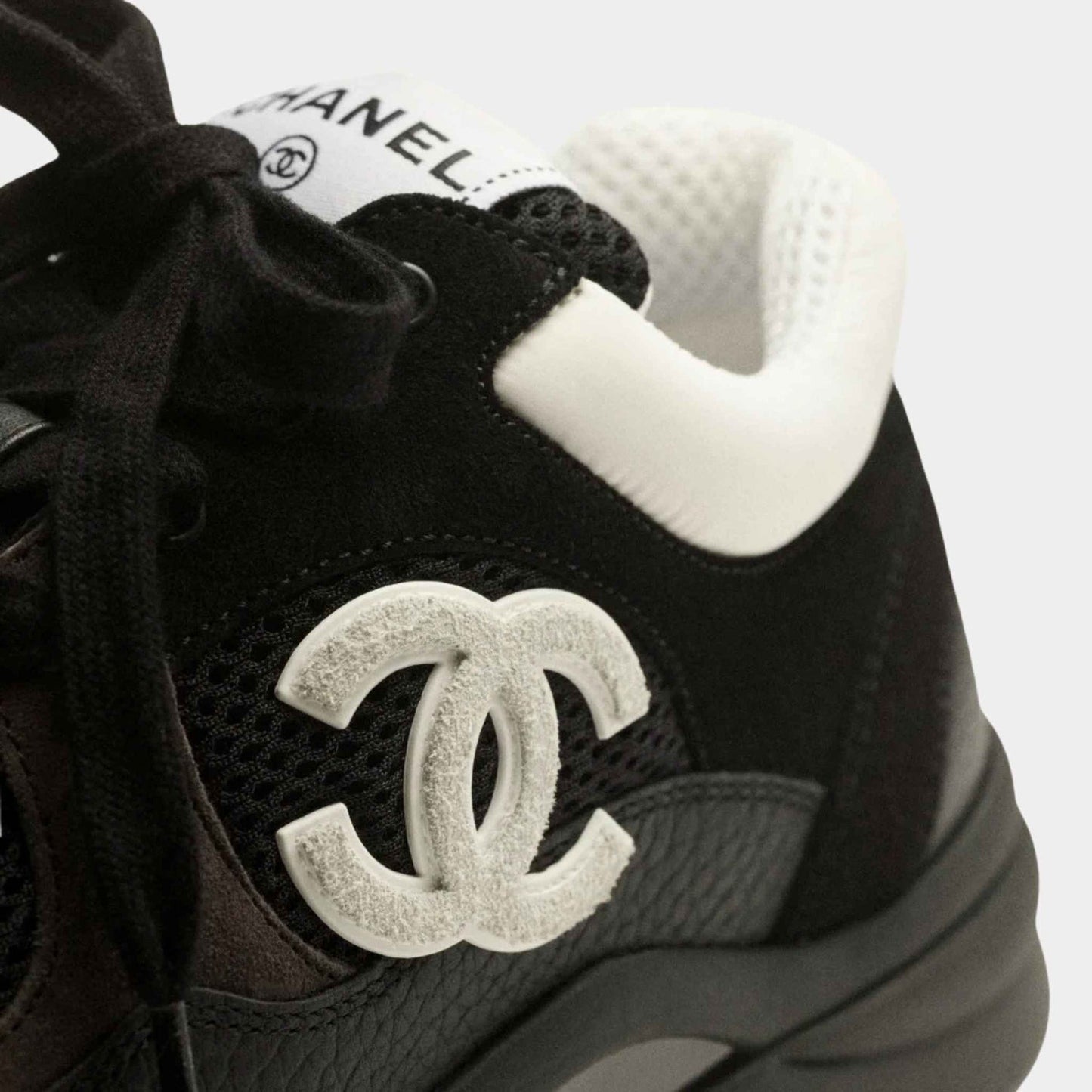 Sneaker aus Netz-Wildleder in Schwarz/Weiß