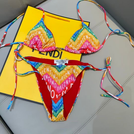 Bikini-Set mit Chevron-Regenbogenlogo