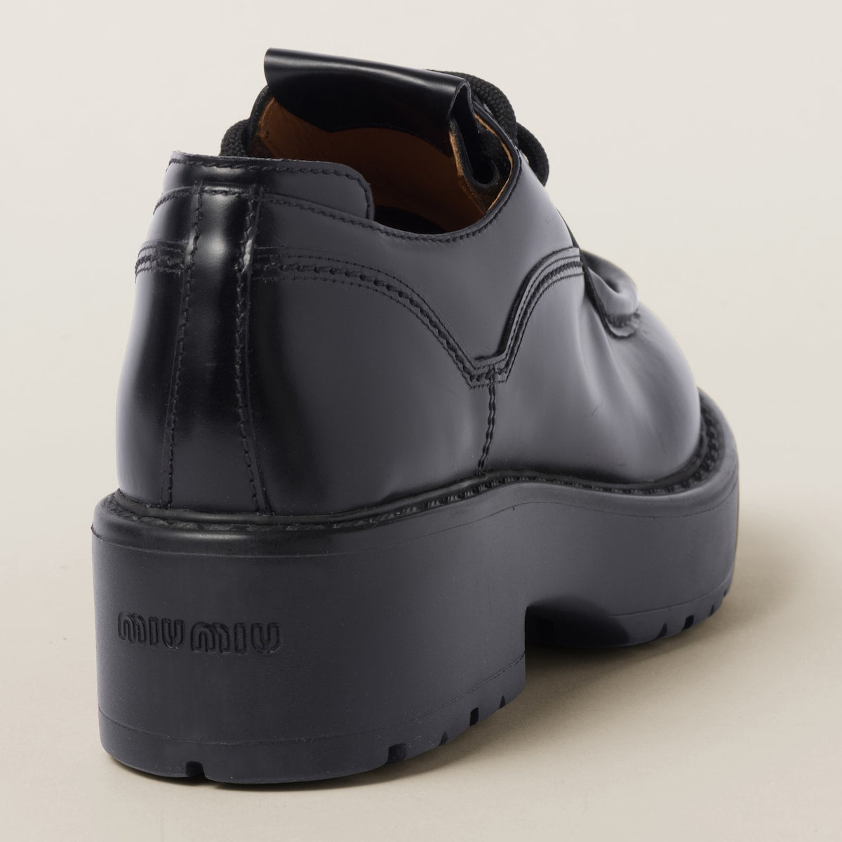 Leather lace-up shoes in black