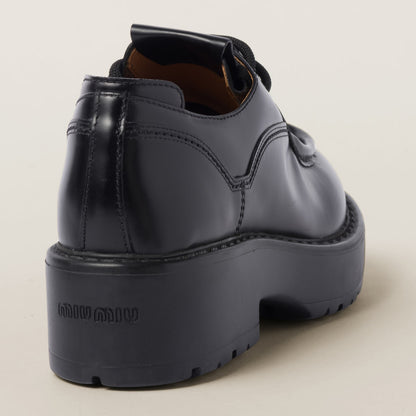 Leather lace-up shoes in black