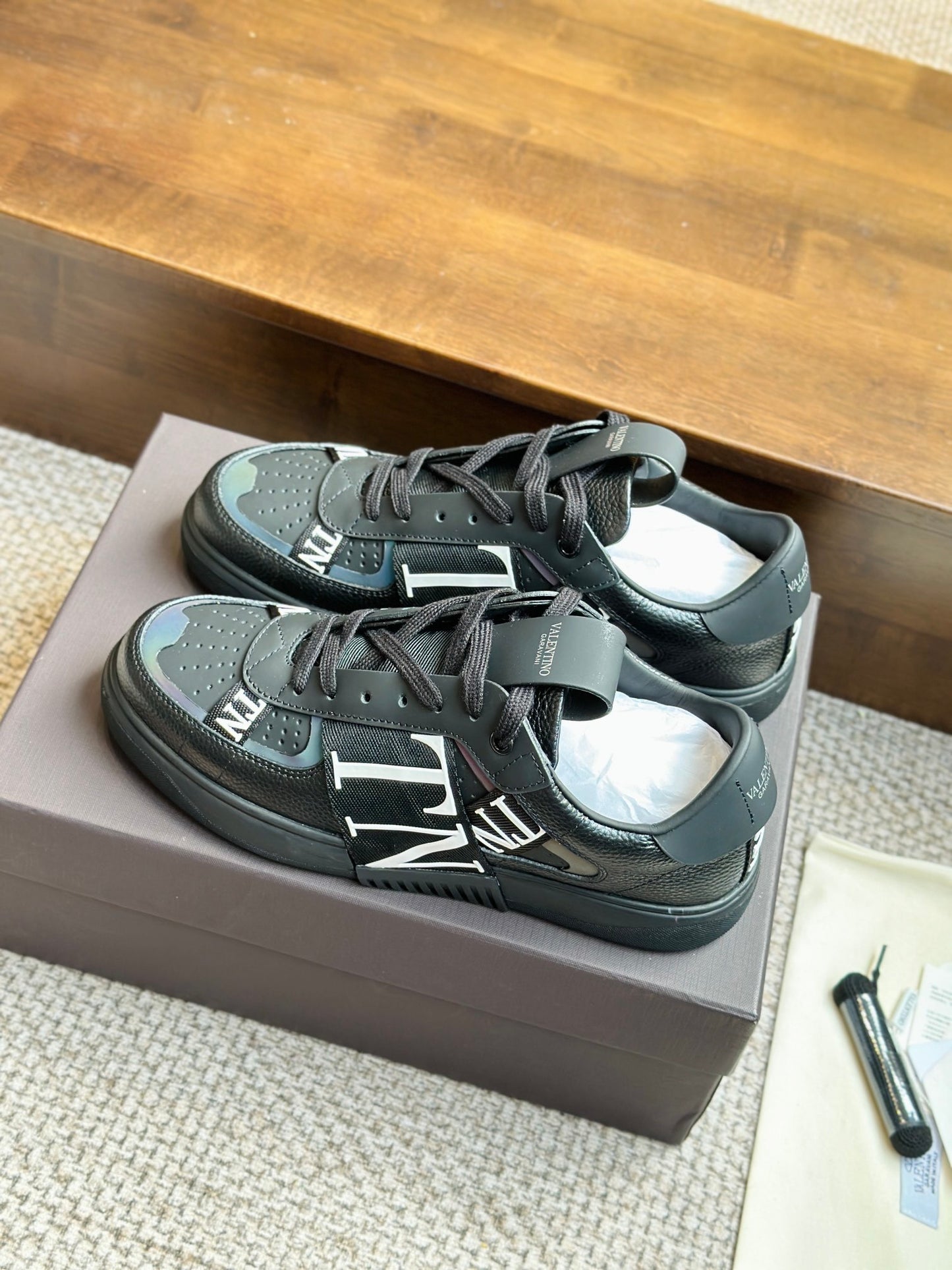 VL7N Sneakers aus Leder Schwarz/Weiß