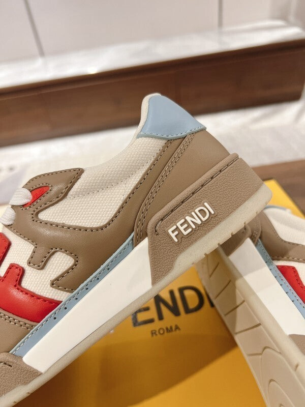 Match Sneakers aus Ecru-Leder mit roten Details