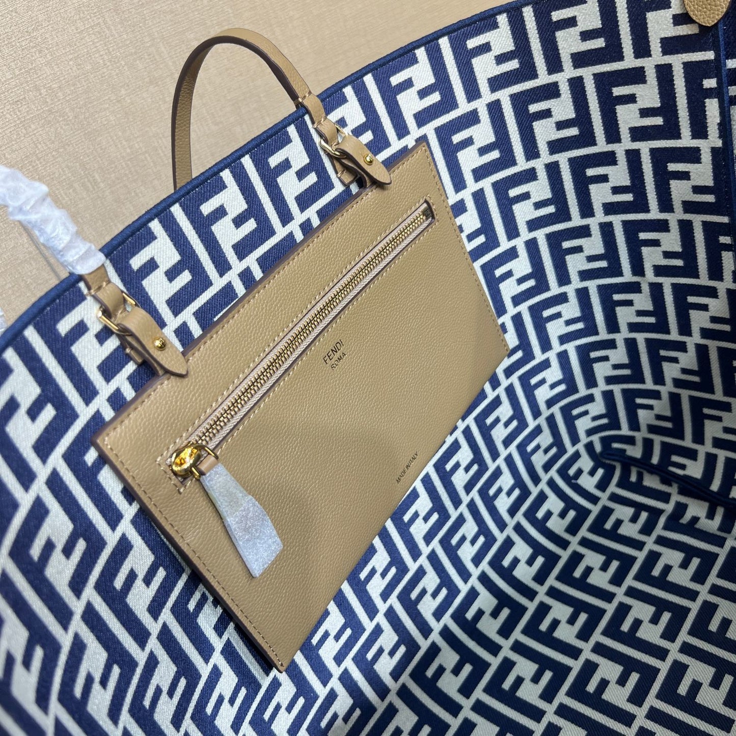 Large Roll Reversible Shopper aus Pequin-Streifen- und Mitternachtsblauem FF-Stoff