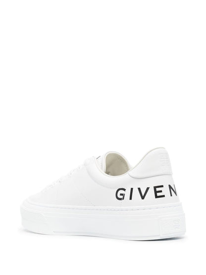 Low-Top-Sneakers aus Leder mit Logoprint in Weiß