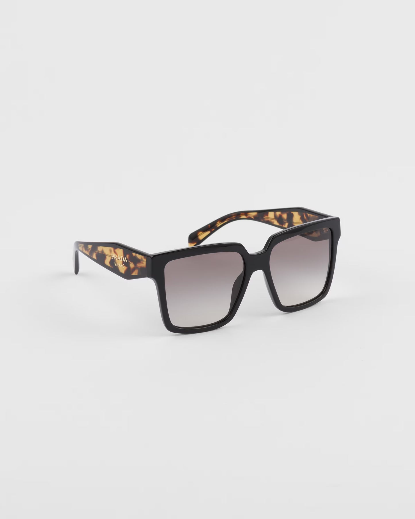 Sonnenbrille mit Logo und anthrazitfarbenen Verlaufsgläsern