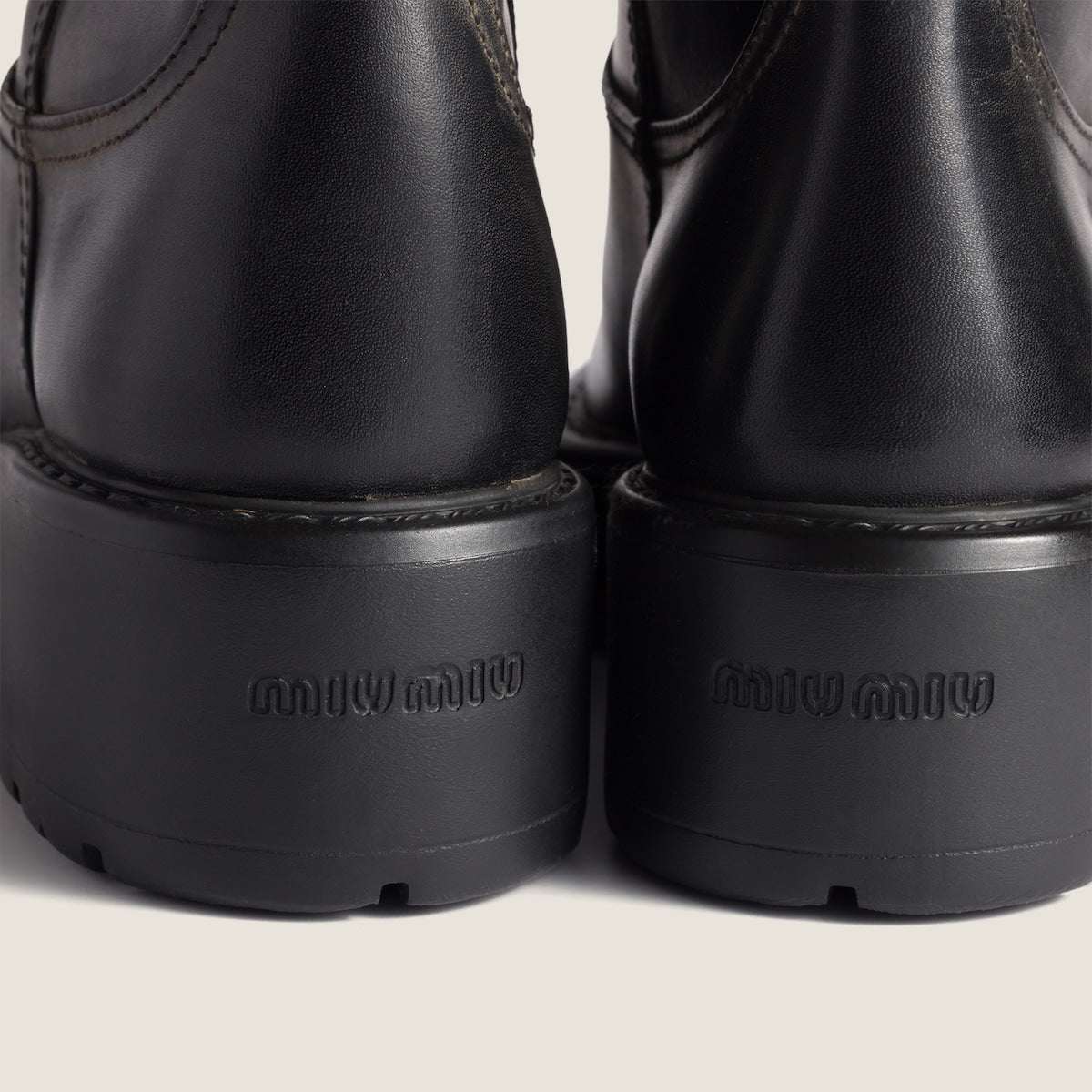 Leather boots in black