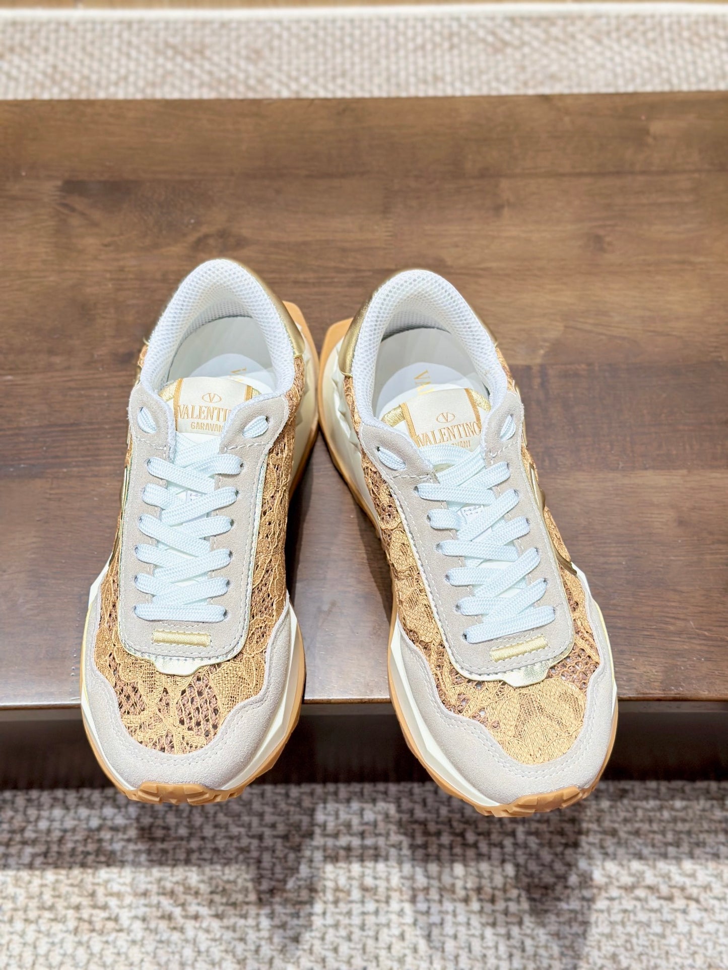 Lacerunner with suede trim Oro