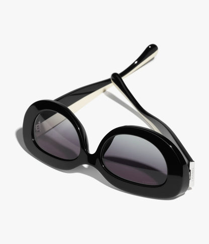 Zweifarbige ovale Sonnenbrille aus schwarzem Acetat mit grauen Gläsern