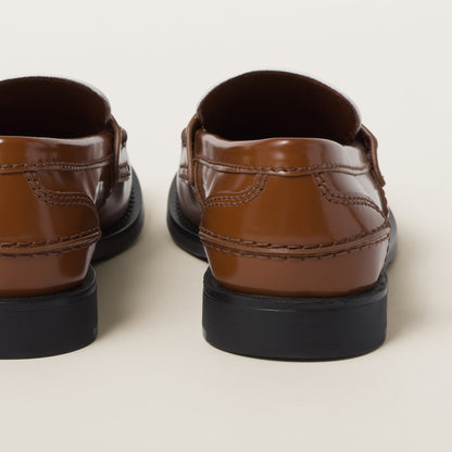 Leather loafers in cognac/white
