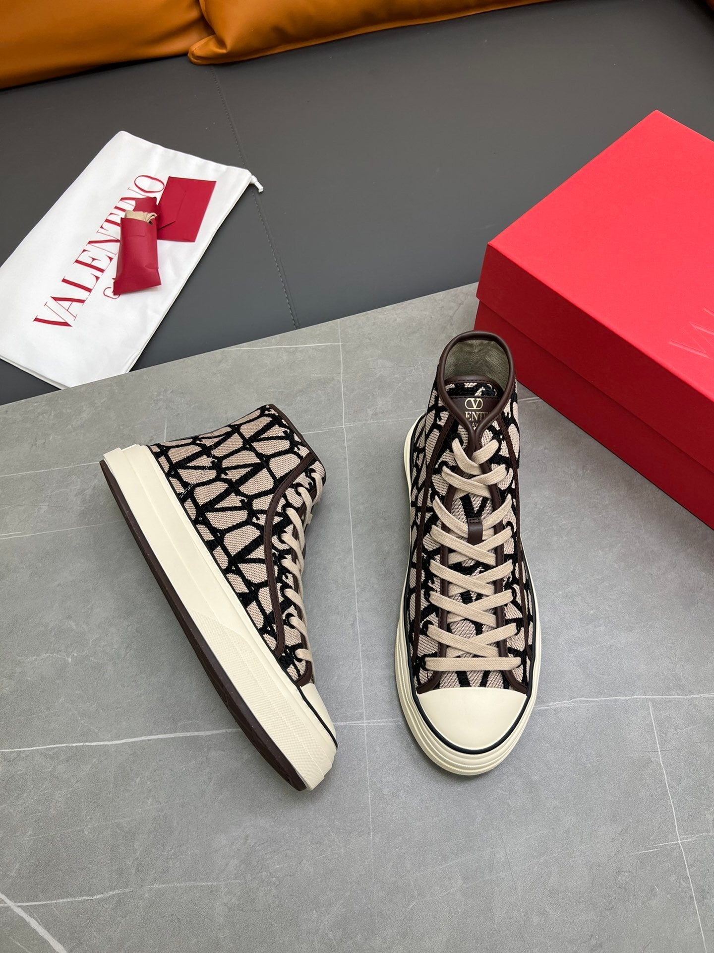Toile Iconographe Totaloop High-Top-Sneakers Beige/Schwarz