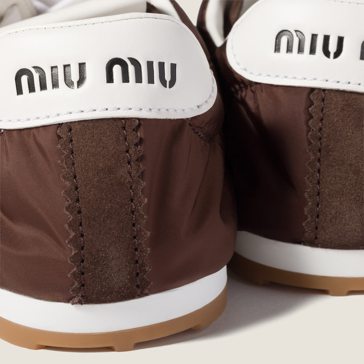Sneakers Plume aus technischem Stoff und Wildleder in Burnt