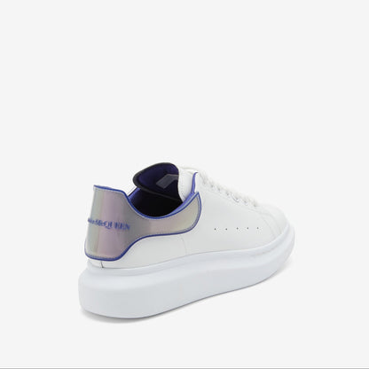 Oversized in white and blue utopia